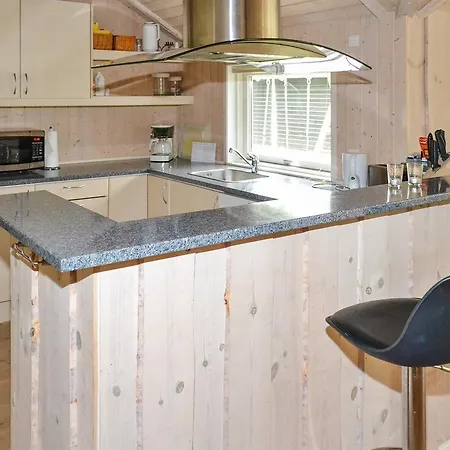 度假居 Four-bedroom Holiday In *