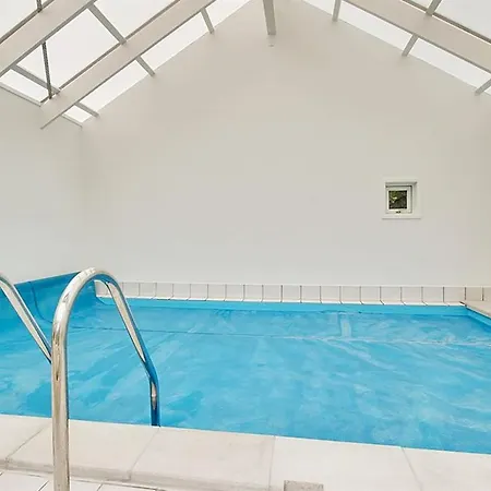 度假居 Four-bedroom Holiday In *